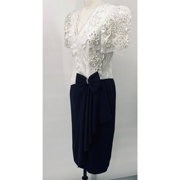 Vintage 80s Lace Bodice Cocktail Dress Embellished Bow Puff Sleeve White Navy 6 - Picture 4 of 9